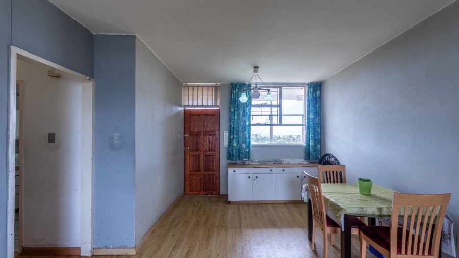 2 Bedroom Property for Sale in Goodwood Central Western Cape